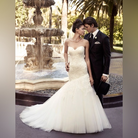 Casablanca Wedding Bridal Dress - Picture 1 of 8